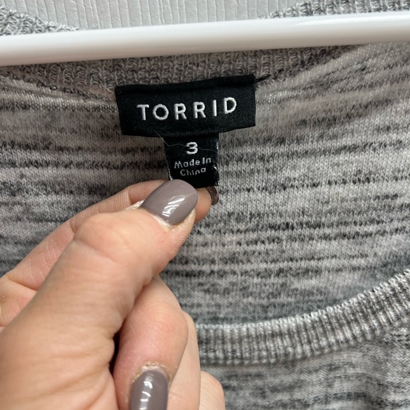 Gray torrid sweater size 3 - Picture 3 of 5